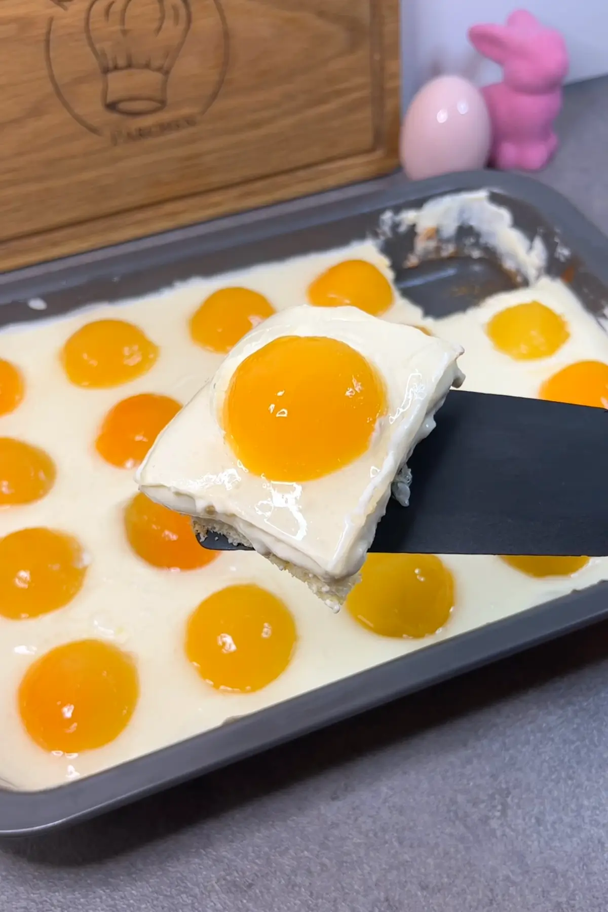 Spiegeleikuchen mit Aprikosen