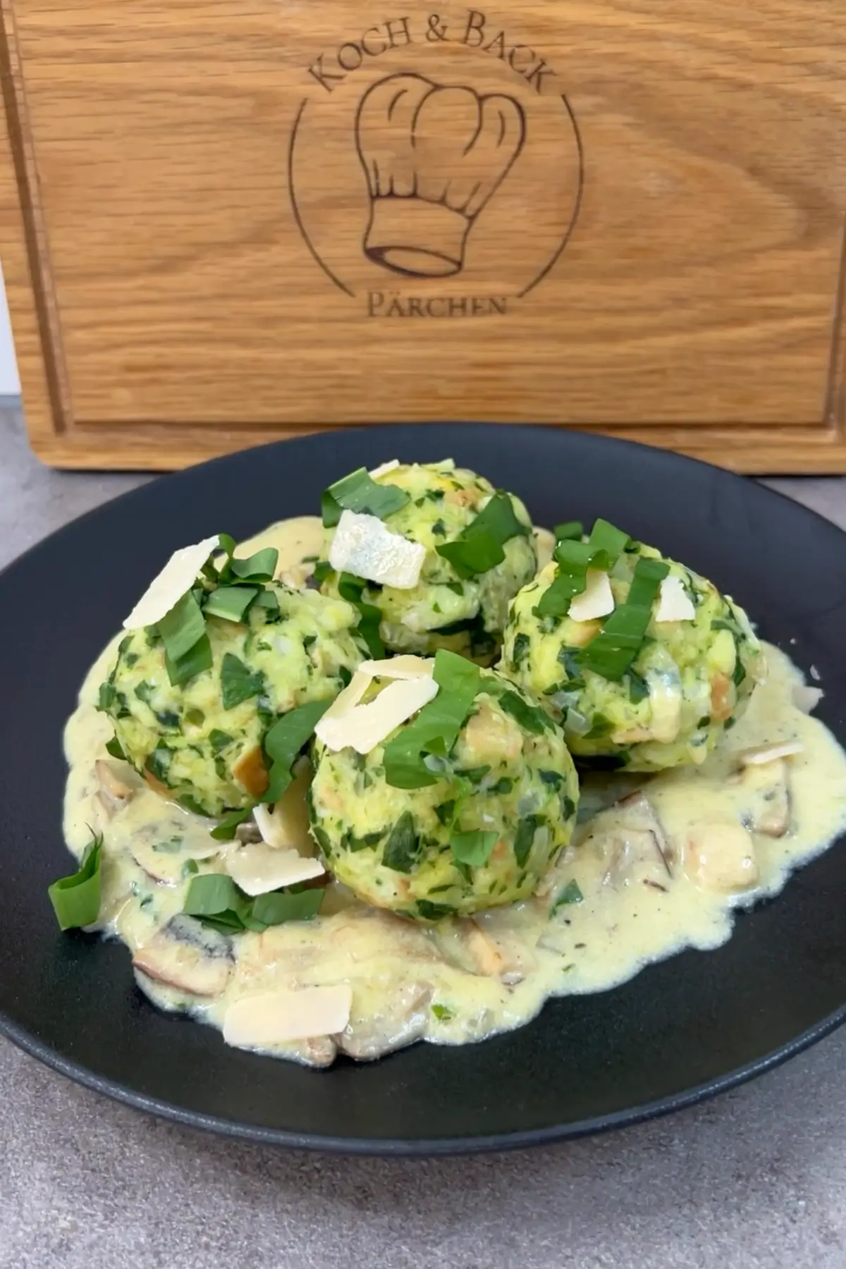baerlauchknoedel-mit-parmesan