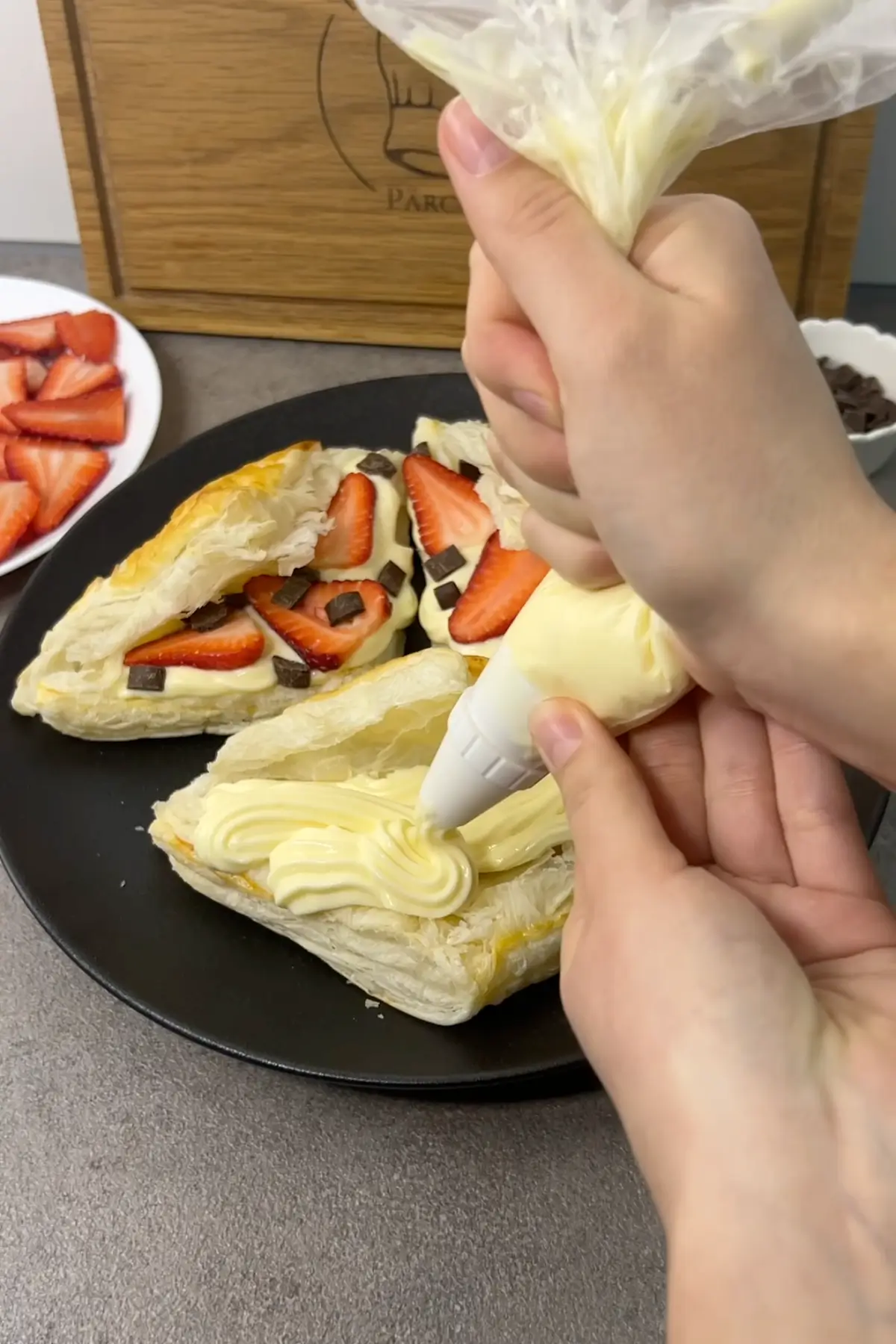 blaetterteig-erdbeer-ecken-vanillecreme
