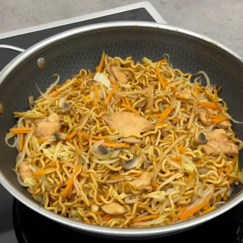 Chinesische gebratene Nudeln