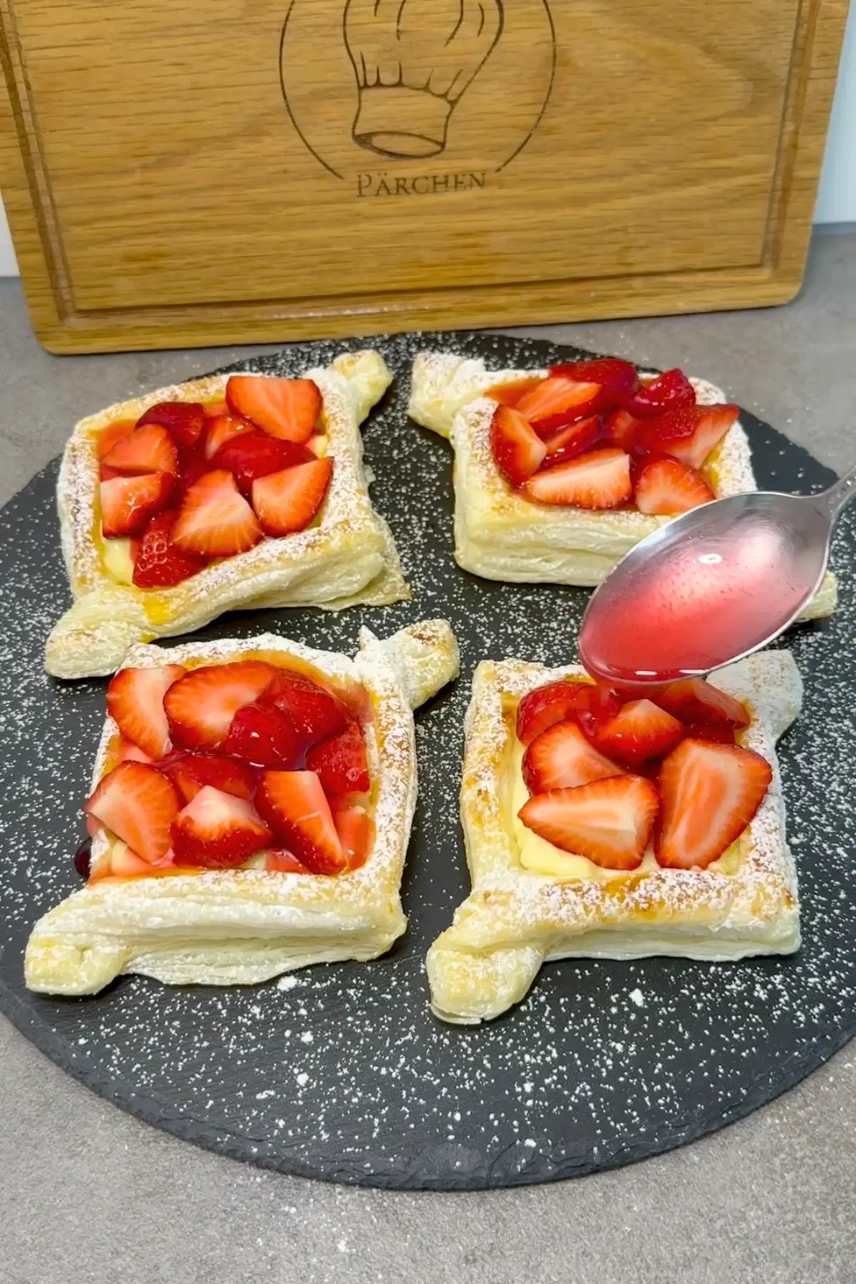 erdbeer-plunder-mit-vanillepudding