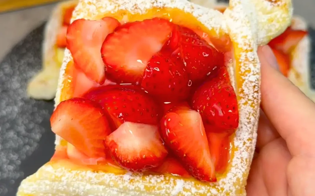 Erdbeerplunder mit Vanillepudding