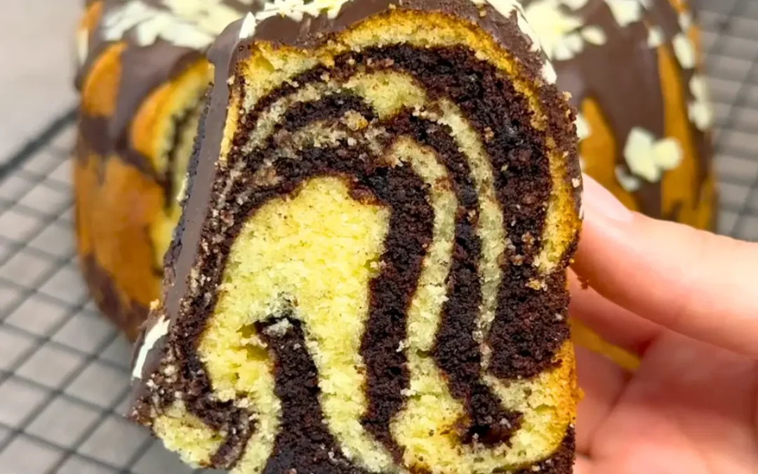 Saftiger Zebrakuchen