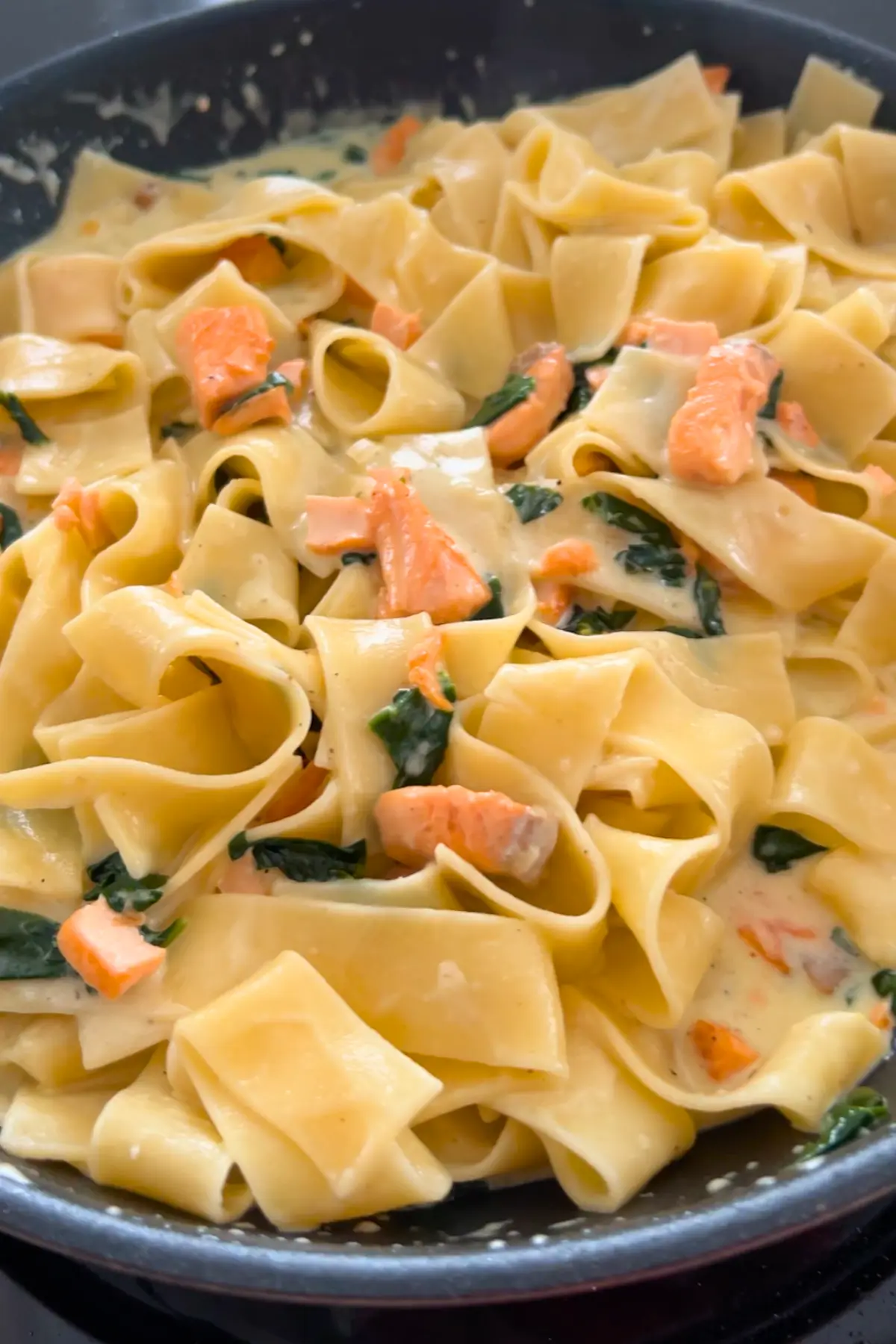 Bandnudeln mit Lachs Rezept