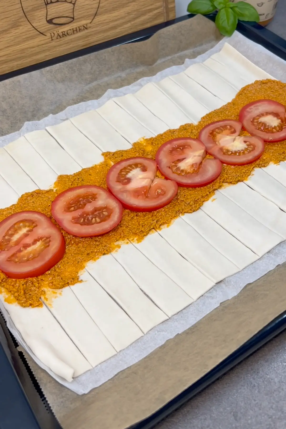 Blätterteigstrudel mit Pesto