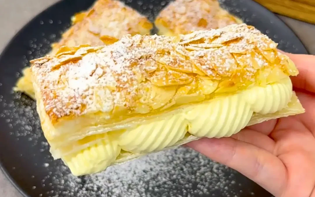 Schnelle Bienenstich-Stangen aus Blätterteig