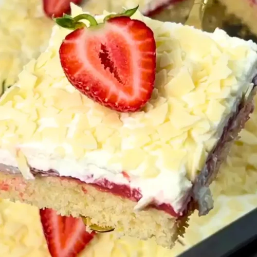 Frau Holle Kuchen mit Erdbeeren und weißer Schokolade