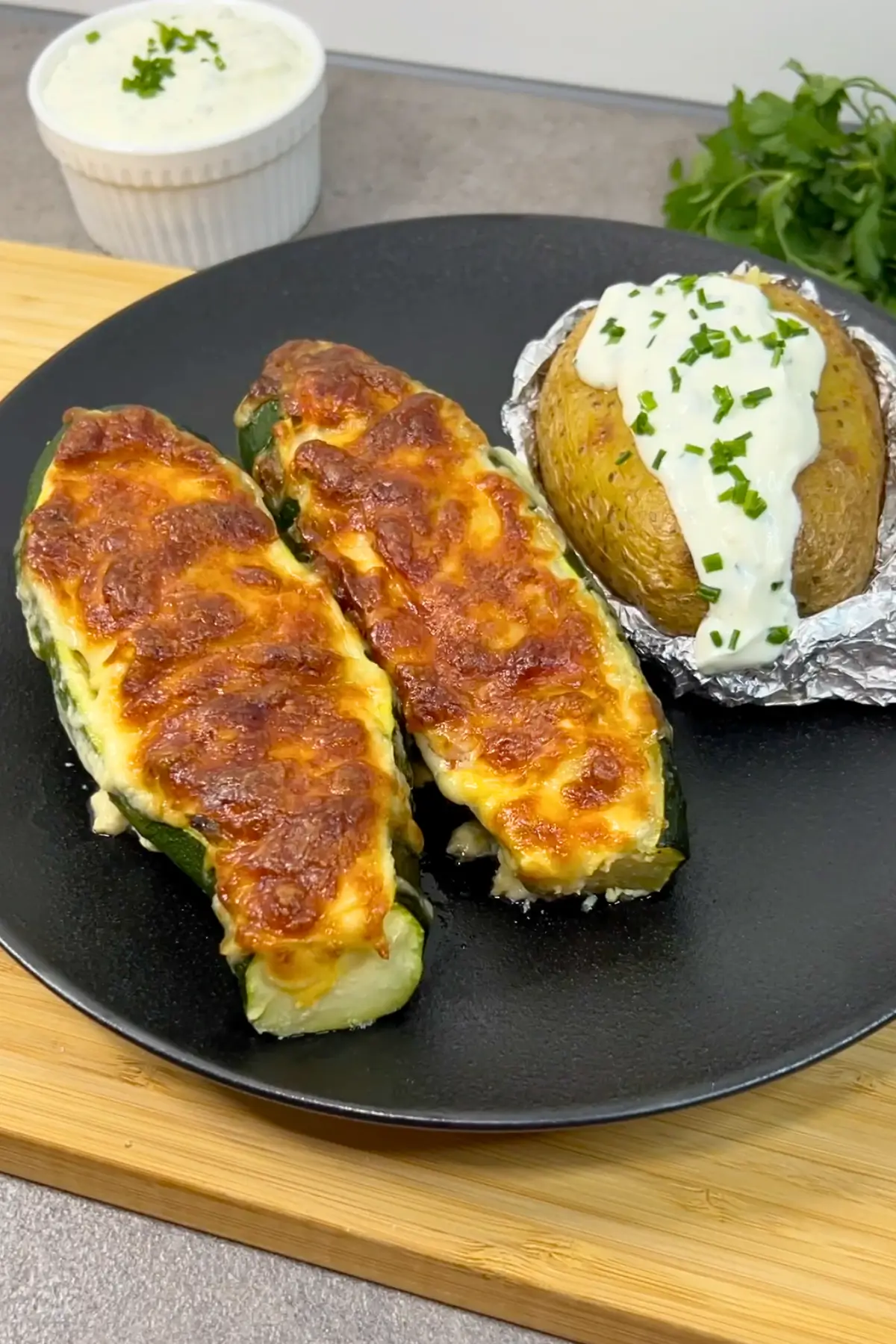 Gef&uuml;llte Zucchini mit Feta &ndash; vegetarisch