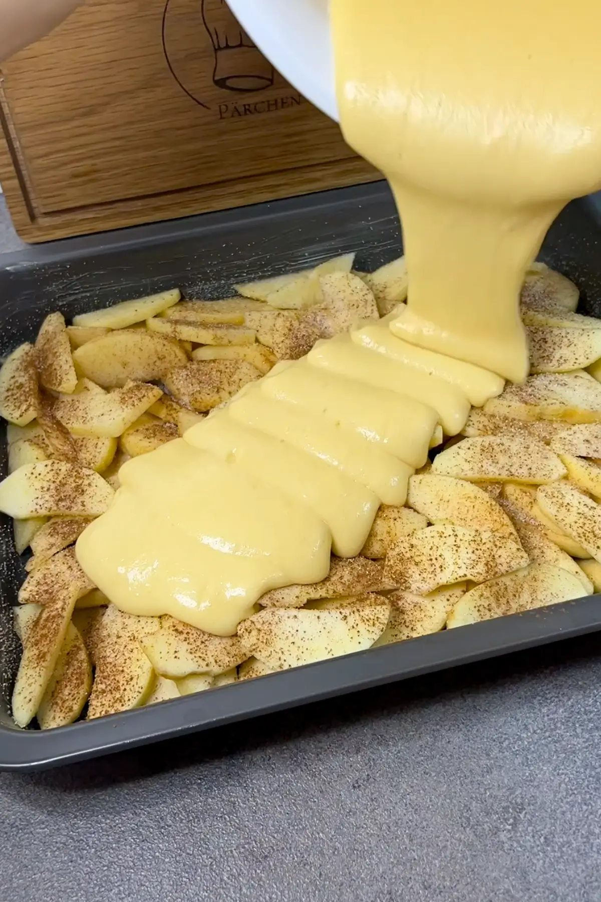 Apfelkuchen vom Blech mit Zimt