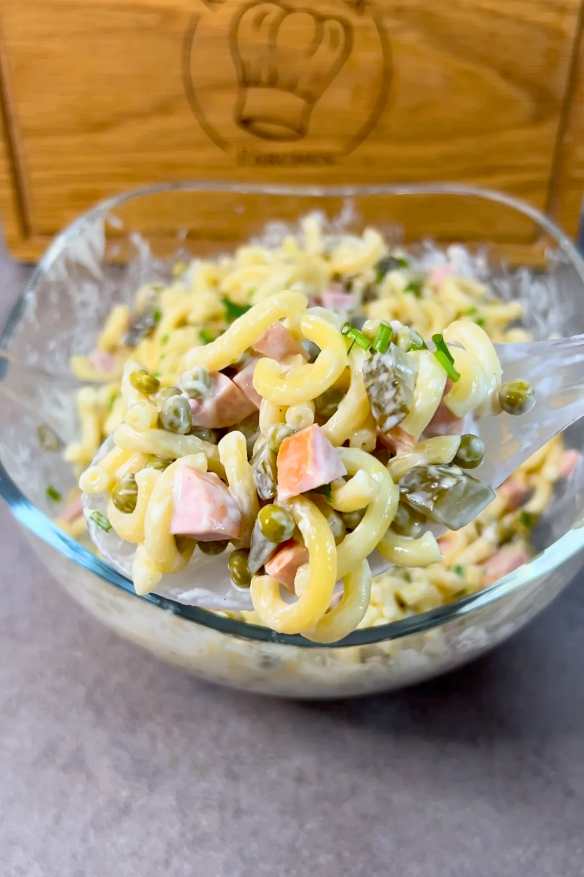 Schneller Nudelsalat mit Fleischwurst Nahaufnahme