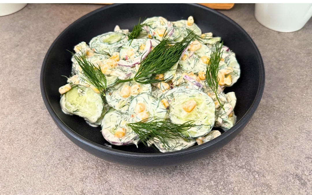 Gurke-Mais-Salat mit Joghurt-Dressing
