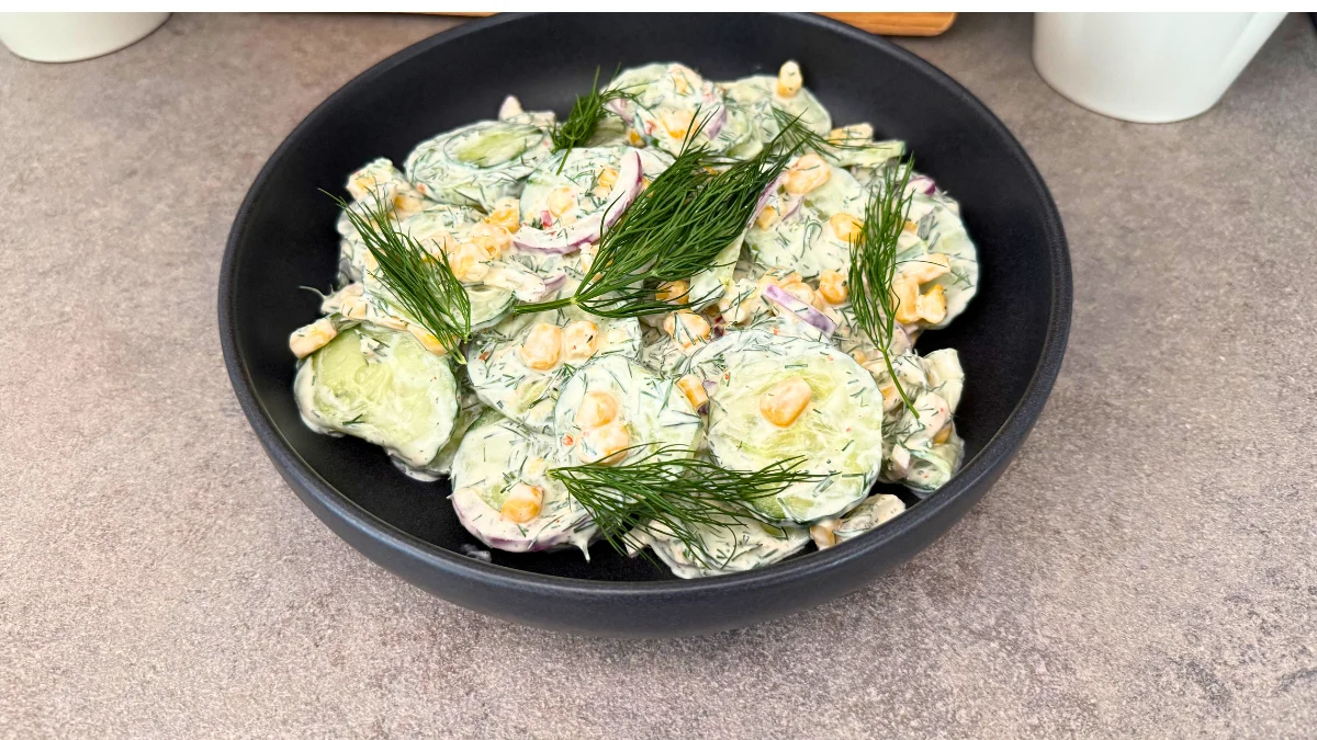 Gurke-Mais-Salat mit Joghurt-Dressing