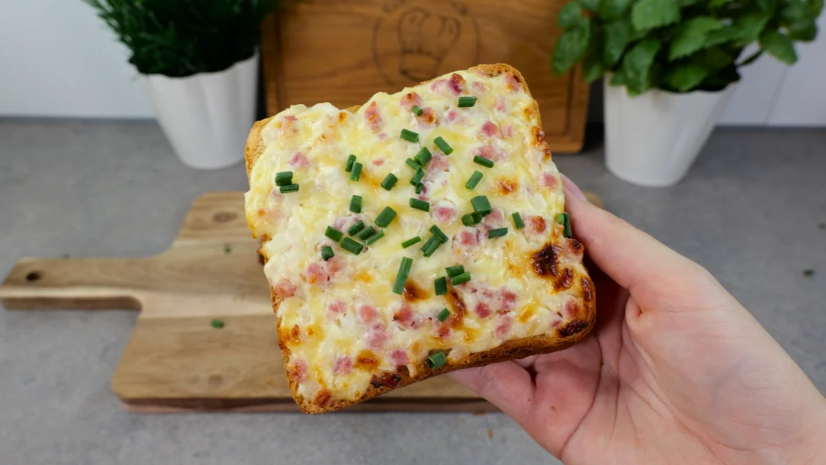Flammkuchentoast in 10 Minuten