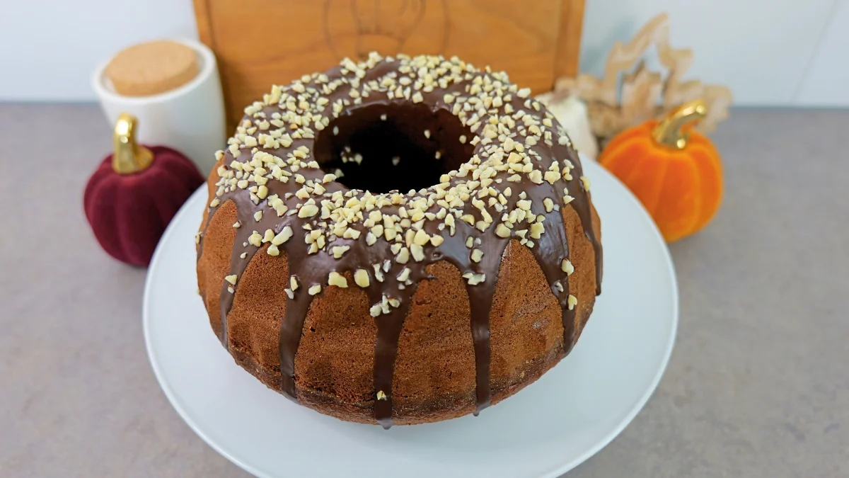 Nusskuchen Gugelhupf mit Haseln&uuml;ssen und Mandeln